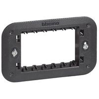 BTICINO   K4703    SERIE LIVING NOW   SUPPORTO PER SCATOLA RETTANGOLARE 3 MODULI